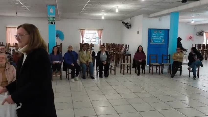 Grupo Festerê realiza ensaio e sorteio de rifa beneficente em Cristal